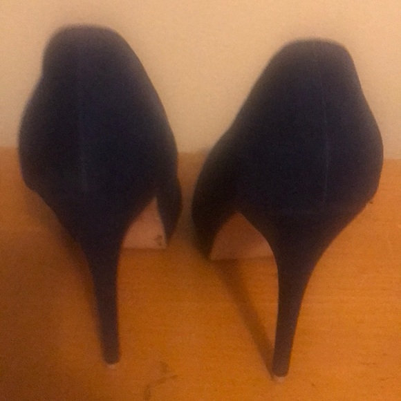 Navy blue sued looking gorgeous heels - Picture 2 of 6